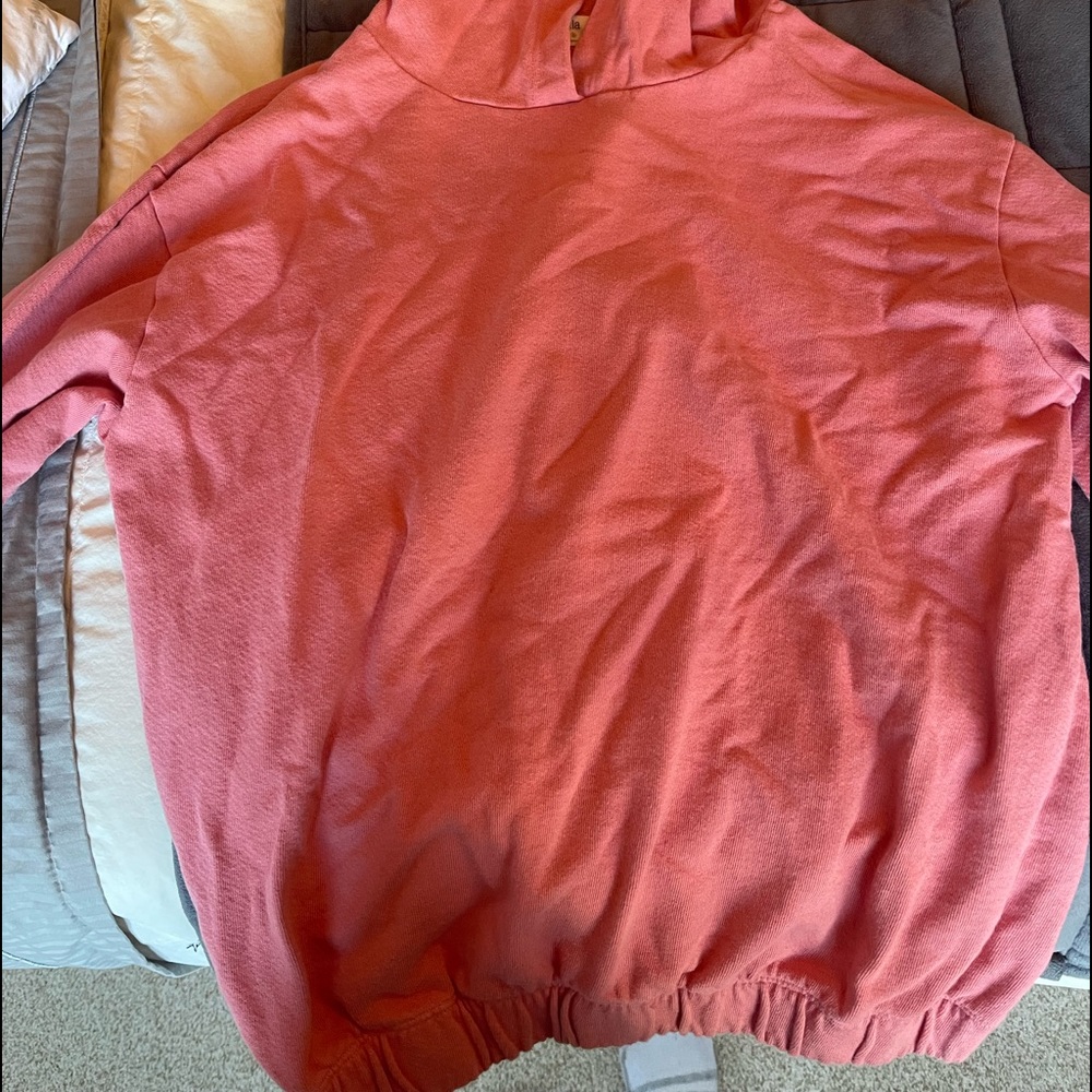 Basic pink T.La sweatshirt, true to size and very comfortable
